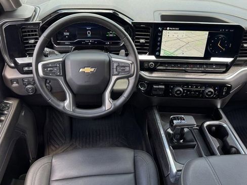 Used 2025 Chevrolet Silverado 1500 LTZ AWD/4WD image 12