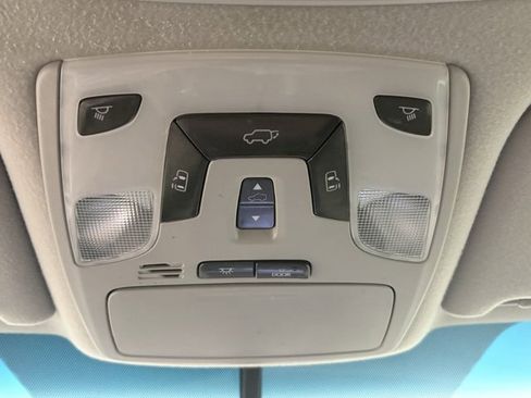 Used 2012 Toyota Sienna SE image 34