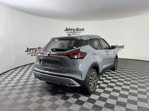 Used 2021 Nissan Kicks SV image 8