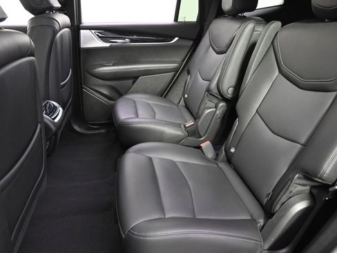 Certified 2025 Cadillac XT6 Premium Luxury image 21