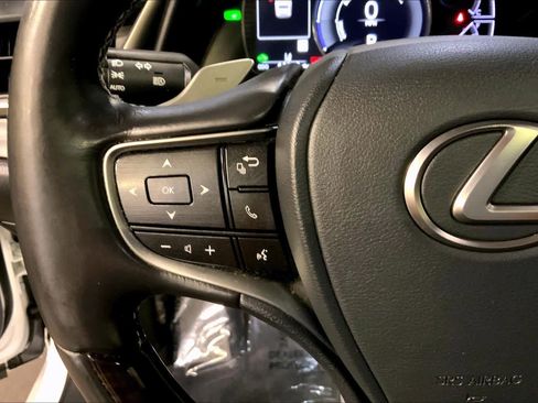 Used 2019 Lexus ES 300h w/ Premium Package image 24