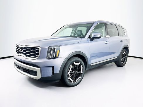 Used 2025 Kia Telluride S FWD image 3