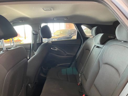 Used 2018 Hyundai Elantra GT image 20