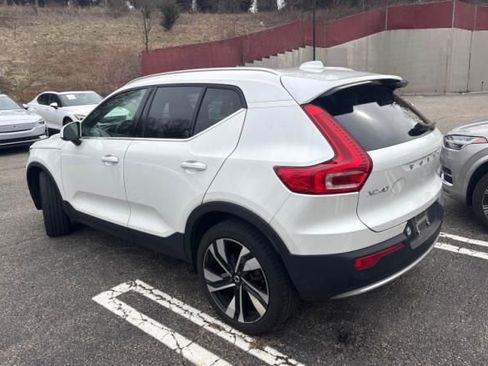 Used 2024 Volvo XC40 B5 Plus w/ Protection Package Premier image 3