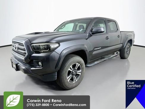 Used 2017 Toyota Tacoma TRD Sport AWD/4WD image 4