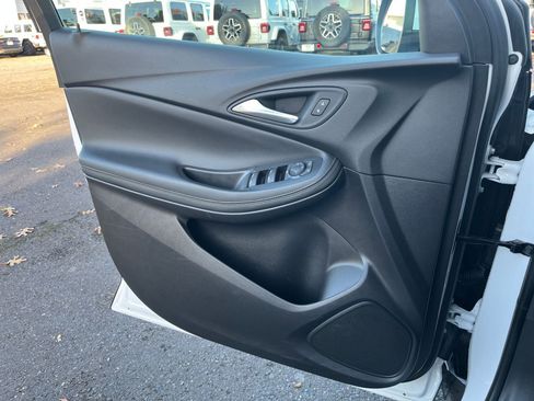 Used 2025 Buick Encore GX Preferred image 20