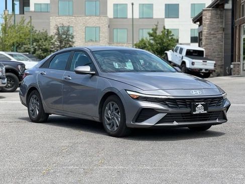 Used 2024 Hyundai Elantra SEL FWD image 1