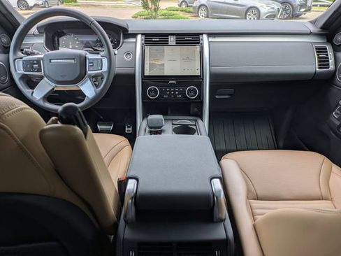 Used 2025 Land Rover Discovery Dynamic SE AWD/4WD image 26