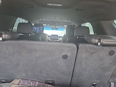 Used 2021 Chevrolet Tahoe Z71 w/ Rear Media and Nav Package image 11