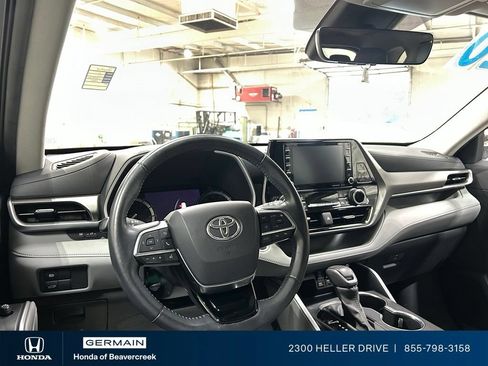 Used 2020 Toyota Highlander XLE AWD/4WD image 15