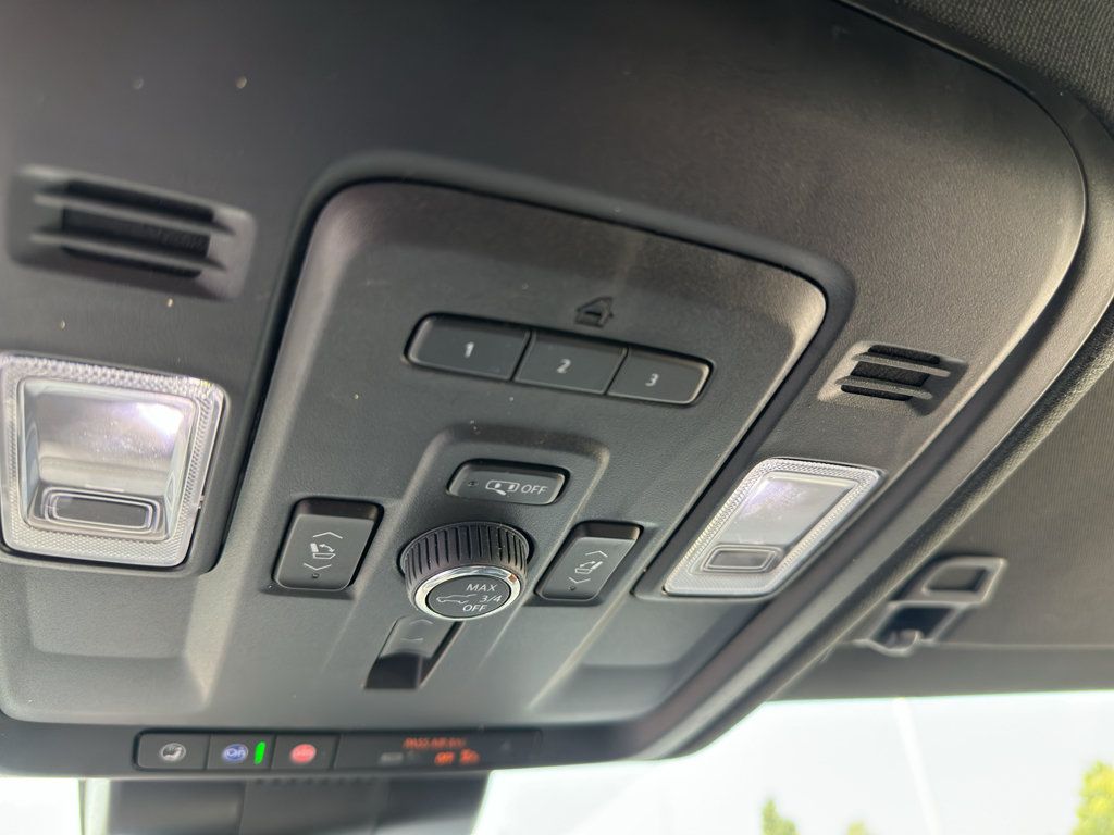 Used 2024 GMC Yukon Denali AWD/4WD image 27
