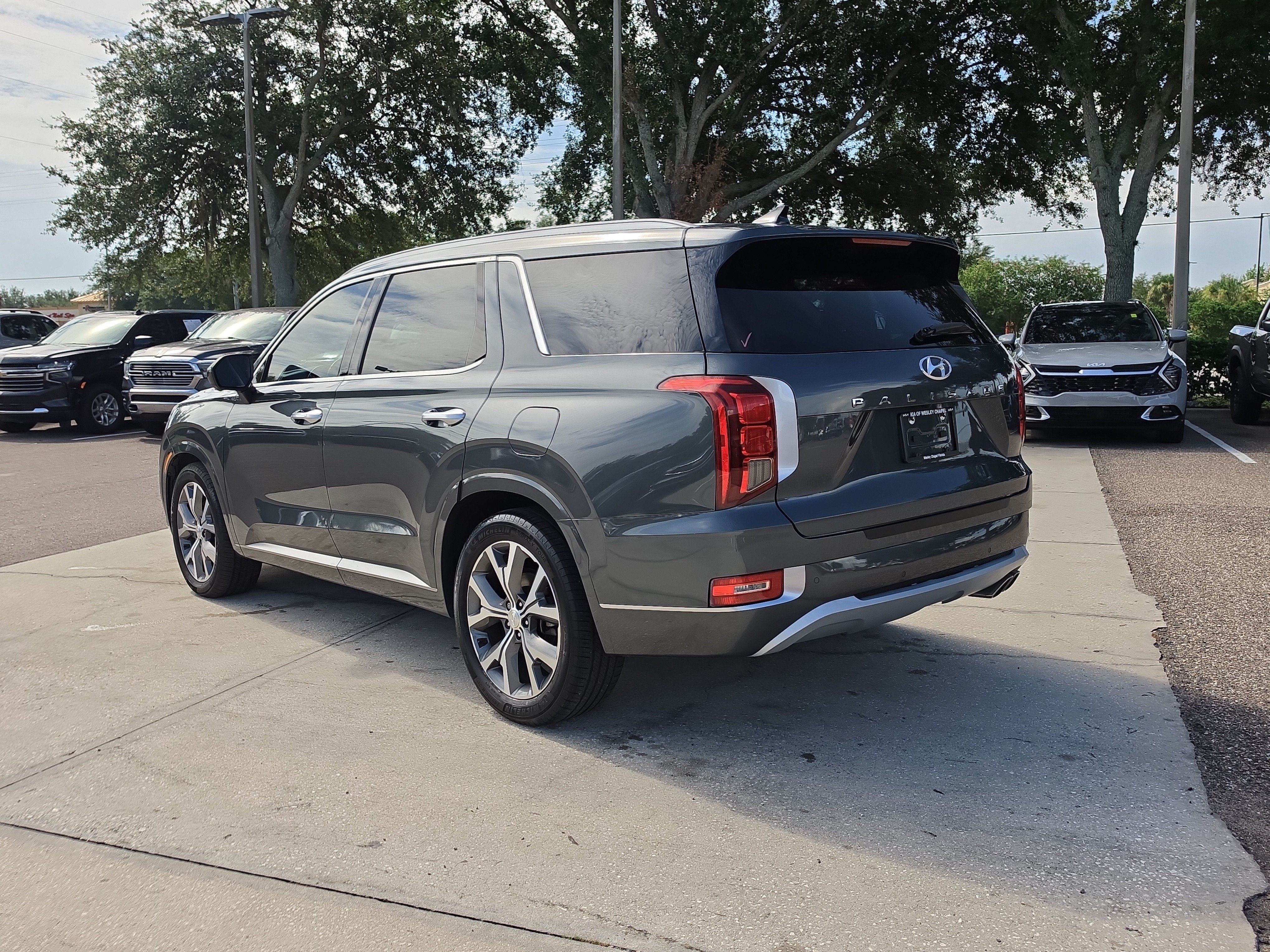 Used 2022 Hyundai Palisade Limited FWD image 6