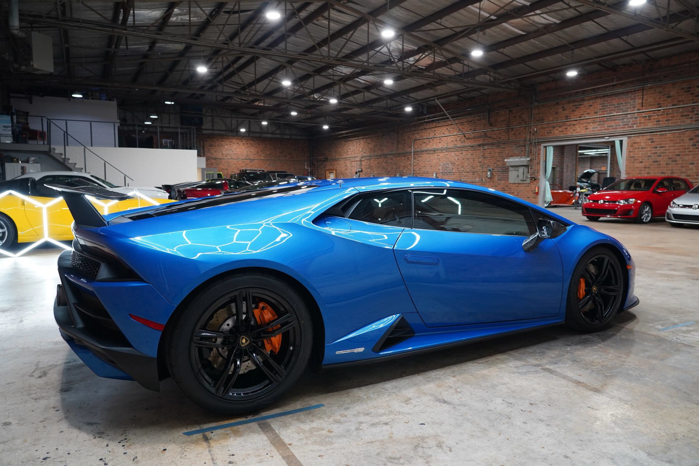 Used 2020 Lamborghini Huracan EVO RWD image 19