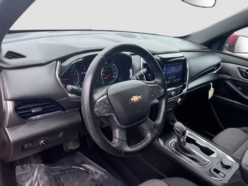 Used 2023 Chevrolet Traverse LT FWD image 9
