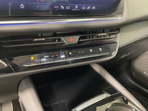 Certified 2025 Buick Envision Preferred AWD/4WD image 8