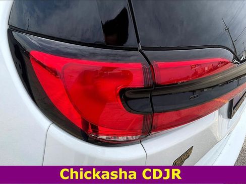 Used 2025 Chrysler Pacifica Select image 23