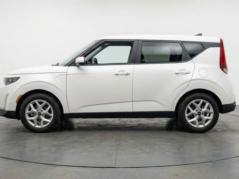 Used 2025 Kia Soul LX w/ LX Technology Package FWD image 4