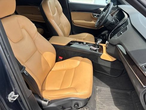 Used 2019 Volvo XC90 T6 Momentum AWD/4WD image 7