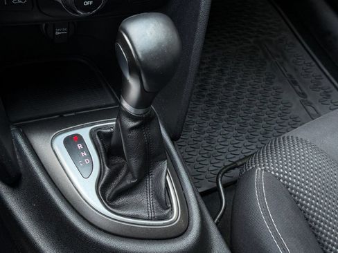 Used 2015 Dodge Dart SXT FWD image 17