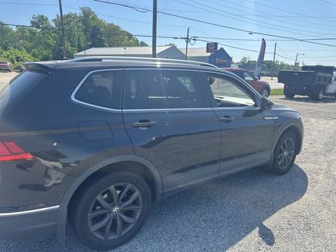 Used 2022 Volkswagen Tiguan SE w/ Panoramic Sunroof Package AWD/4WD image 4