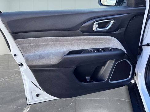 Used 2022 Jeep Compass Latitude image 11