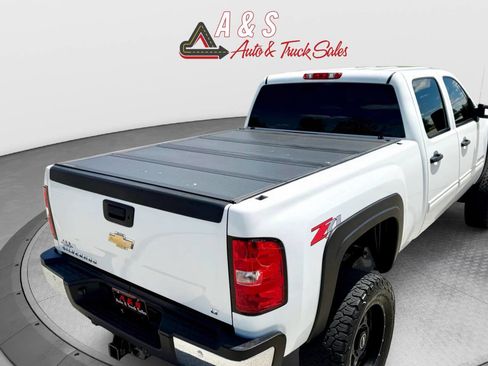 Used 2011 Chevrolet Silverado 2500 LT w/ Interior Plus Package AWD/4WD image 21