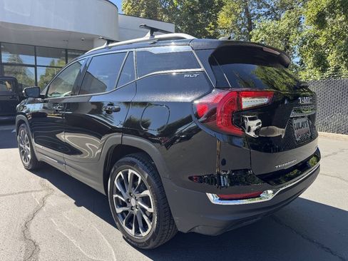 Used 2022 GMC Terrain SLT w/ Infotainment Package II AWD/4WD image 3