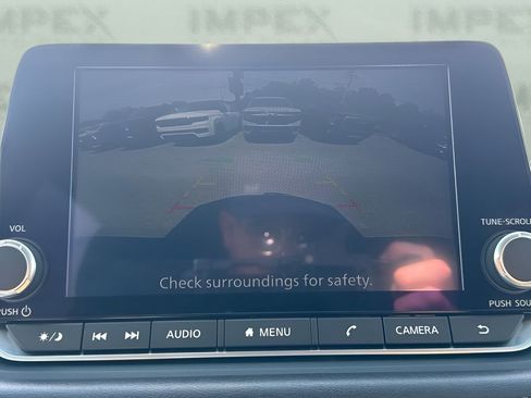 Used 2024 Nissan Rogue S FWD image 17