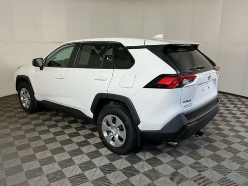 Used 2022 Toyota RAV4 LE AWD/4WD image 8