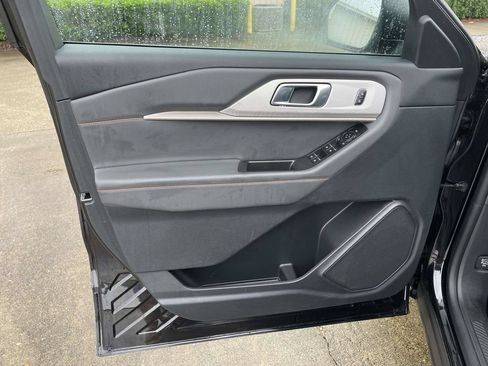Used 2025 Ford Explorer Active w/ Active Comfort Package RWD image 15