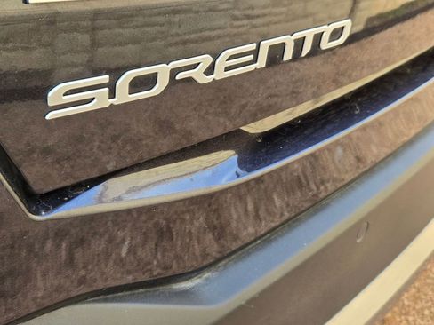 Used 2025 Kia Sorento EX w/ Panoramic Sunroof Package image 15