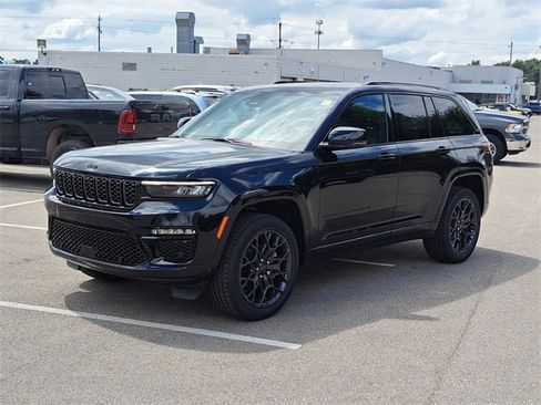 New 2025 Jeep Grand Cherokee Summit image 2