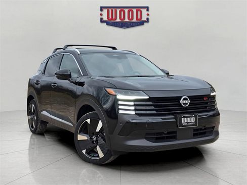 New 2026 Nissan Kicks SR w/ Cold Weather Package image 1