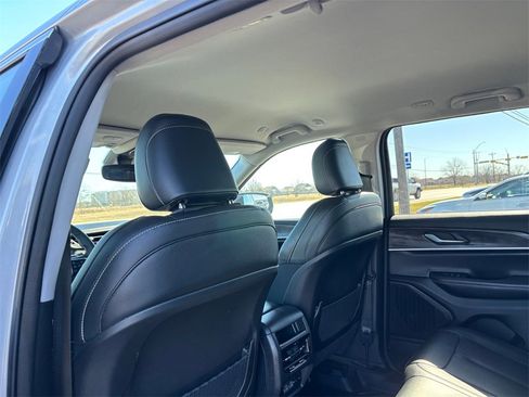 Used 2024 Jeep Grand Cherokee Limited image 27