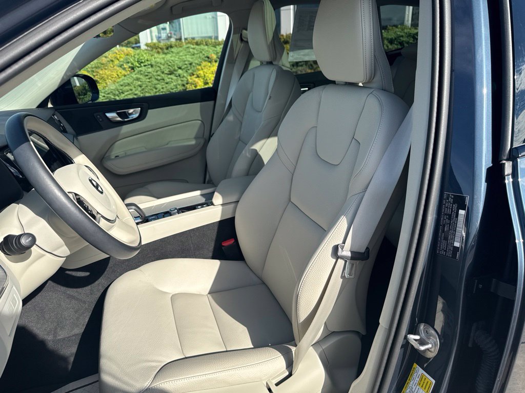 Certified 2025 Volvo XC60 T8 Plus w/ Protection Package Premier AWD/4WD image 34