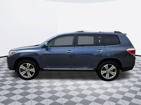 Used 2012 Toyota Highlander Limited w/ Tow Pkg AWD/4WD image 3