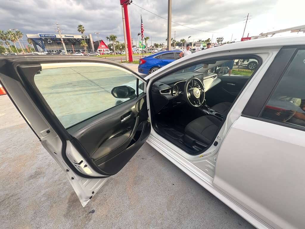 Used 2021 Toyota Corolla LE FWD image 12