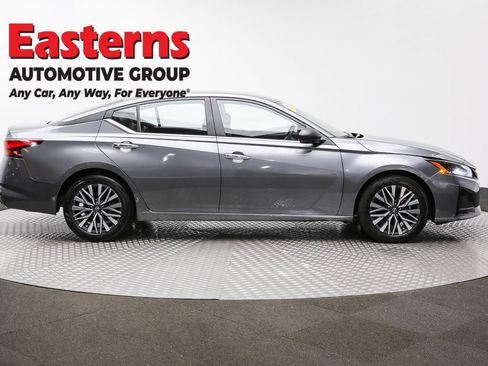 Used 2025 Nissan Altima 2.5 SV image 4