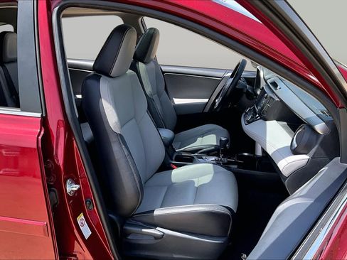 Used 2018 Toyota RAV4 Limited FWD image 9