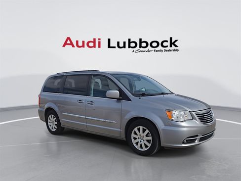 Used 2016 Chrysler Town & Country Touring image 2