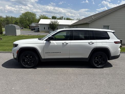 Used 2024 Jeep Grand Cherokee L Limited w/ Black Appearance Package AWD/4WD image 6