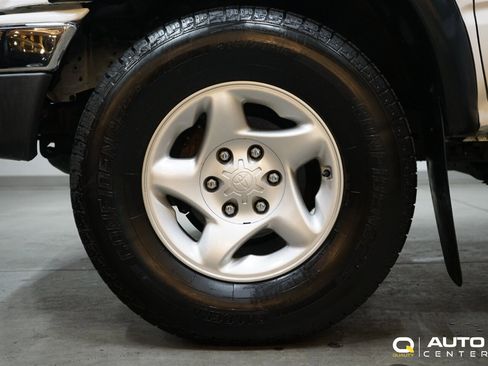 Used 2004 Toyota Tacoma 4x4 Xtracab V6 image 9