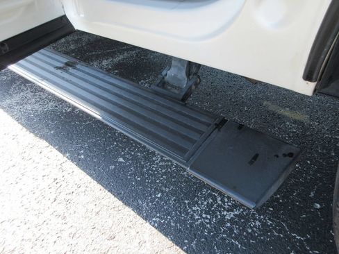 Used 2013 Cadillac Escalade Platinum AWD/4WD image 12