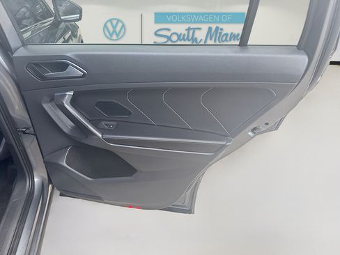 Used 2022 Volkswagen Tiguan SEL R-Line AWD/4WD image 31