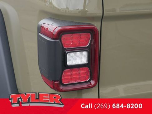 New 2026 Jeep Gladiator Rubicon w/ Steel Power Dome Hood Package AWD/4WD image 15