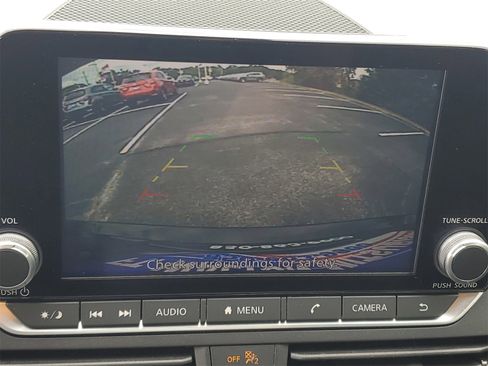 Used 2024 Nissan Altima 2.5 SV image 17