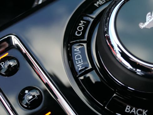 Used 2022 Rolls-Royce Cullinan image 32