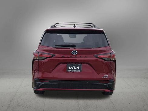 Used 2022 Toyota Sienna XSE w/ XSE Plus Package FWD image 5