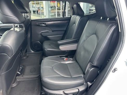 Used 2023 Toyota Highlander Limited image 55