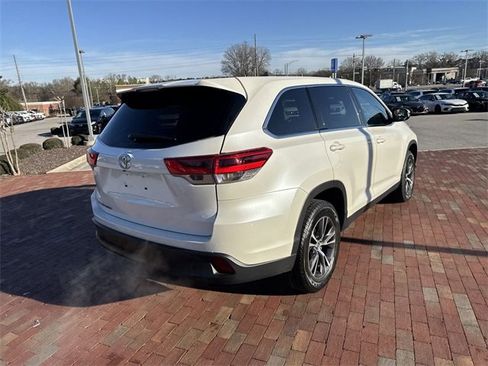 Used 2019 Toyota Highlander LE image 36